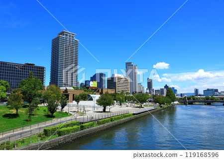 An urban oasis: Nakanoshima Park and high-rise apartment buildings An urban oasis: Nakanoshima Park and high-rise apartment buildings 119168596