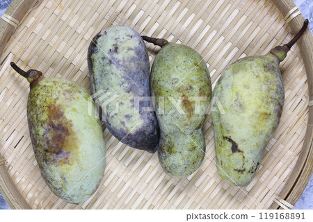 A ripe pawpaw ready to eat A ripe pawpaw ready to eat 119168891