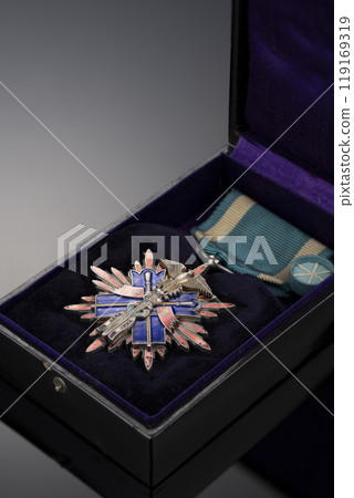 Medal, Insignia, Order of the Golden Kite 119169319