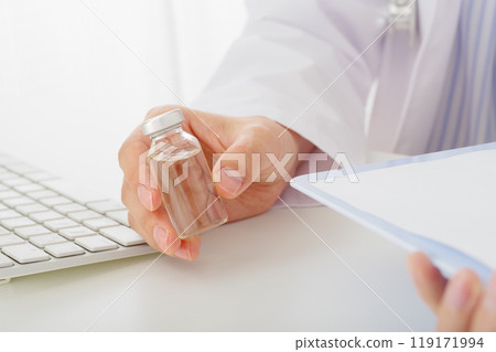 Female doctor holding a vial 119171994