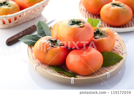 Autumn taste: Persimmon (white background) Autumn taste: Persimmon (white background) 119172039