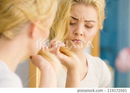 Woman having blonde split ends hair 119172081