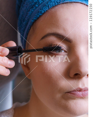 Woman getting her make up done by expert 119172150
