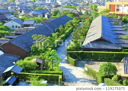 [Mie Prefecture] Castle guard house in Matsusaka Park on a clear day (Tonomachi Park) 119175075