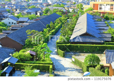[Mie Prefecture] Castle guard house in Matsusaka Park on a clear day (Tonomachi Park) 119175076