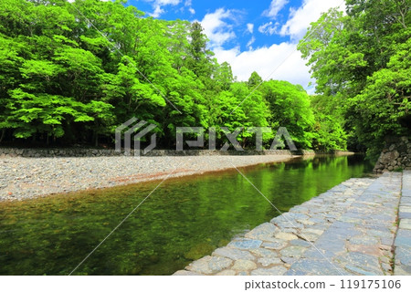 [Mie Prefecture] The washroom at Ise Shrine on a clear day 119175106