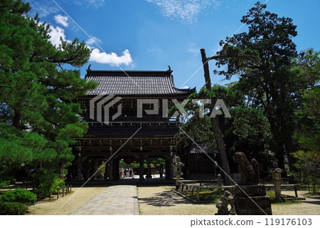 Summer in Amanohashidate: Chionji Temple's Sanmon Gate "Golden Pavilion" Summer in Amanohashidate: Chionji Temple's Sanmon Gate "Golden Pavilion" 119176103