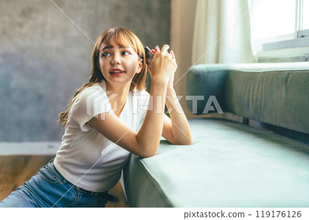 Woman using a smartphone 119176126