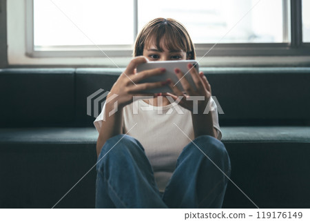 Woman using a smartphone 119176149