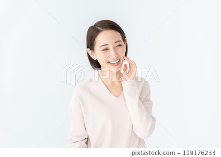 Middle woman beauty 119176233