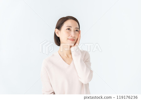 Middle woman beauty 119176236