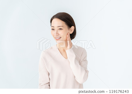 Middle woman beauty Middle woman beauty 119176243