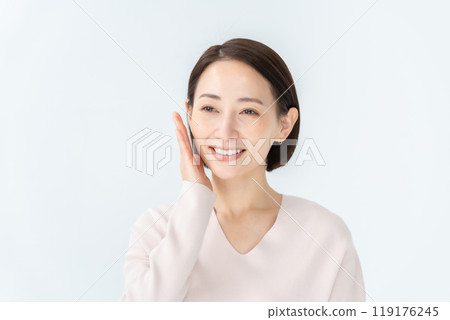 Middle woman beauty Middle woman beauty 119176245