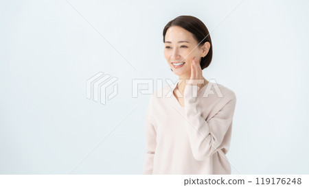 Middle woman beauty Middle woman beauty 119176248