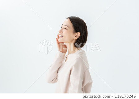 Middle woman beauty 119176249