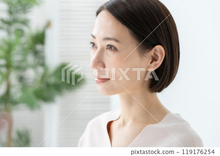 Middle-aged woman beauty profile 119176254