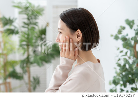 Middle-aged woman beauty profile 119176257