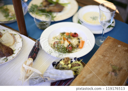 在陽台上吃午飯 119176513