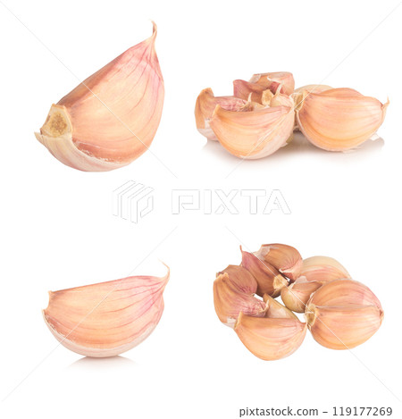 garlic slice isolated on white background 119177269