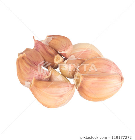 garlic slice isolated on white background 119177272