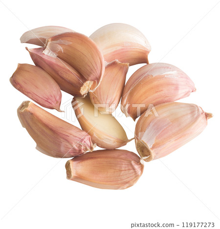 garlic slice isolated on white background 119177273