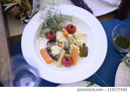 Lunch on the balcony 119177489