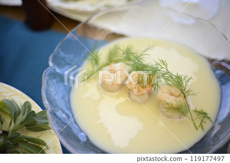 在陽台上吃午飯 119177497