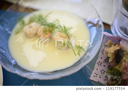在陽台上吃午飯 在陽台上吃午飯 119177554