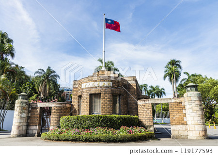 The main gate of National Taiwan University. Originally the front gate of Taihoku Imperial University during Japanese rule.  119177593