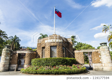 The main gate of National Taiwan University. Originally the front gate of Taihoku Imperial University during Japanese rule.  119177594