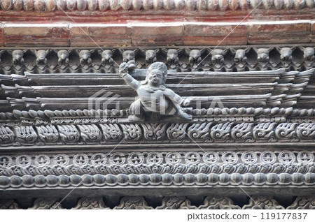 尼泊爾，加德滿都，巴桑塔普爾廣場，哈努曼多卡（舊皇宮）窗戶雕刻，尼瓦爾雕刻 119177837