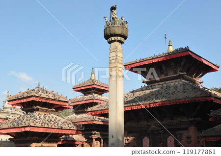 尼泊爾,加德滿都,杜巴廣場(皇宮廣場),普拉塔普馬拉國王紀念柱,賈格納神廟 尼泊爾,加德滿都,杜巴廣場(皇宮廣場),普拉塔普馬拉國王紀念柱,賈格納神廟 119177861