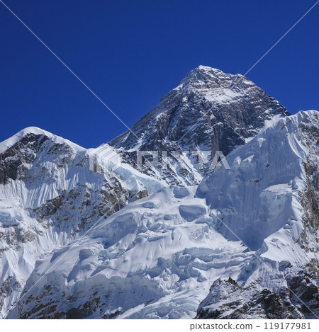 Clear azure blue sky over Mt Everest in autumn, Nepal. 119177981