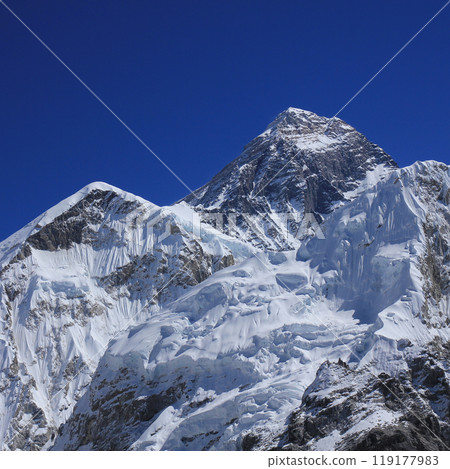 Mount Everest in autumn, also named Sagarmatha seen from Kala Patthar, Nepal. 119177983