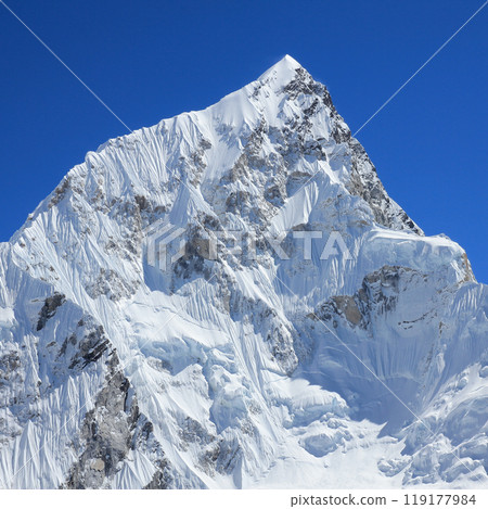 Pointed peak of Mount Nuptse in autumn, Nepal. 119177984