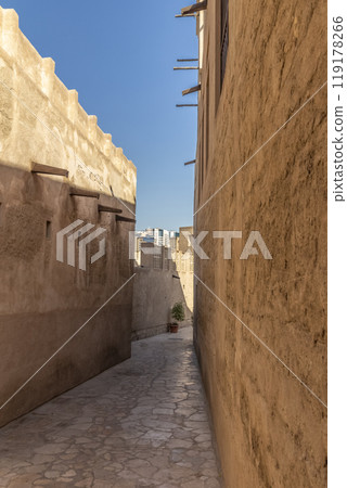 Narrow streets of the old city 119178266