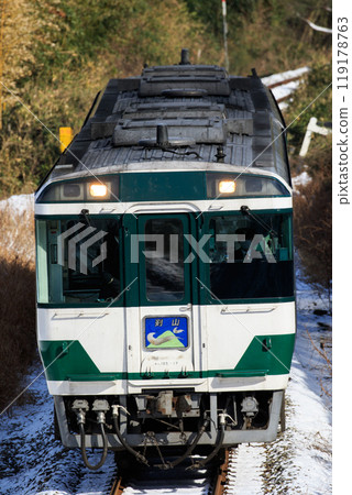 The "Katsuyama" express train on the snow-covered Tokushima Line (JR Shikoku) 119178763