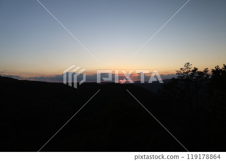 Mount Iwaki at dusk as seen from Jogakura 119178864