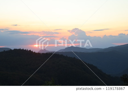 Mount Iwaki at dusk as seen from Jogakura Mount Iwaki at dusk as seen from Jogakura 119178867