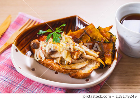 Mushroom and bacon open sandwich Mushroom and bacon open sandwich 119179249