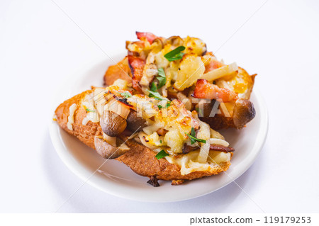 Autumn taste: mushroom open sandwich Autumn taste: mushroom open sandwich 119179253
