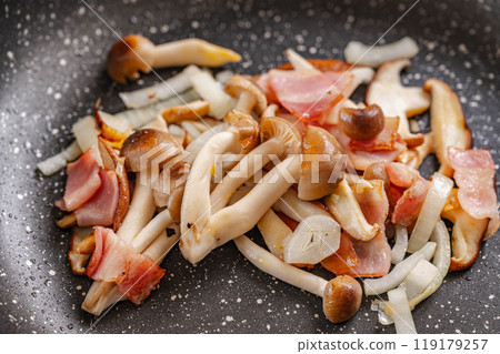 Shimeji mushrooms, onions and bacon sauteed in butter 119179257