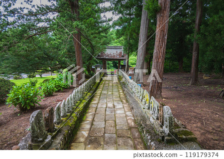 [Koudenji Temple] The approach lined with 100 Kannon statues [Aida, Matsumoto City] 119179374