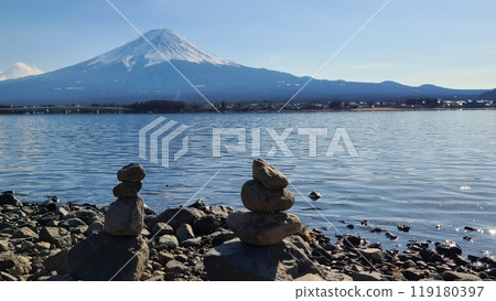 Lakeside view of Mt. Fuji Lakeside view of Mt. Fuji 119180397