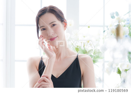 A woman with a beautiful smile (beauty and skin care) 119180569