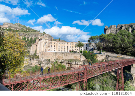 歷史的被加強的城市昆卡省 歷史的被加強的城市昆卡省 119181064