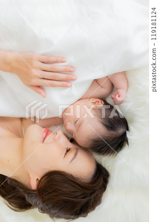 Baby and mother 119181124