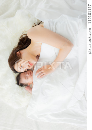 Baby and mother 119181127