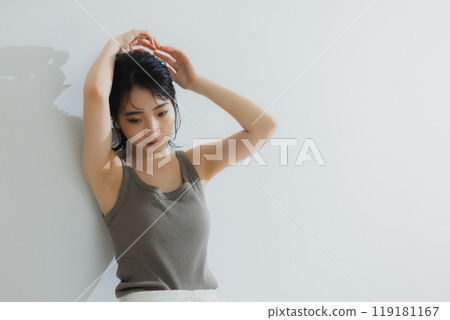 穿背心的女人 119181167