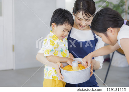 Crawling baby Crawling baby 119181335